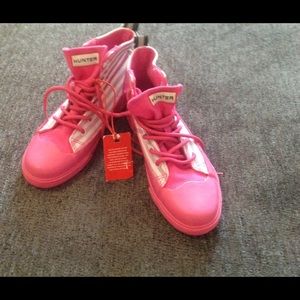 NWT. HUNTER RAIN BOOTS (youth 4)